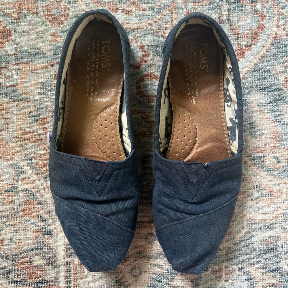 TOMS Classic Alpargata Size 8.5 Navy Flats